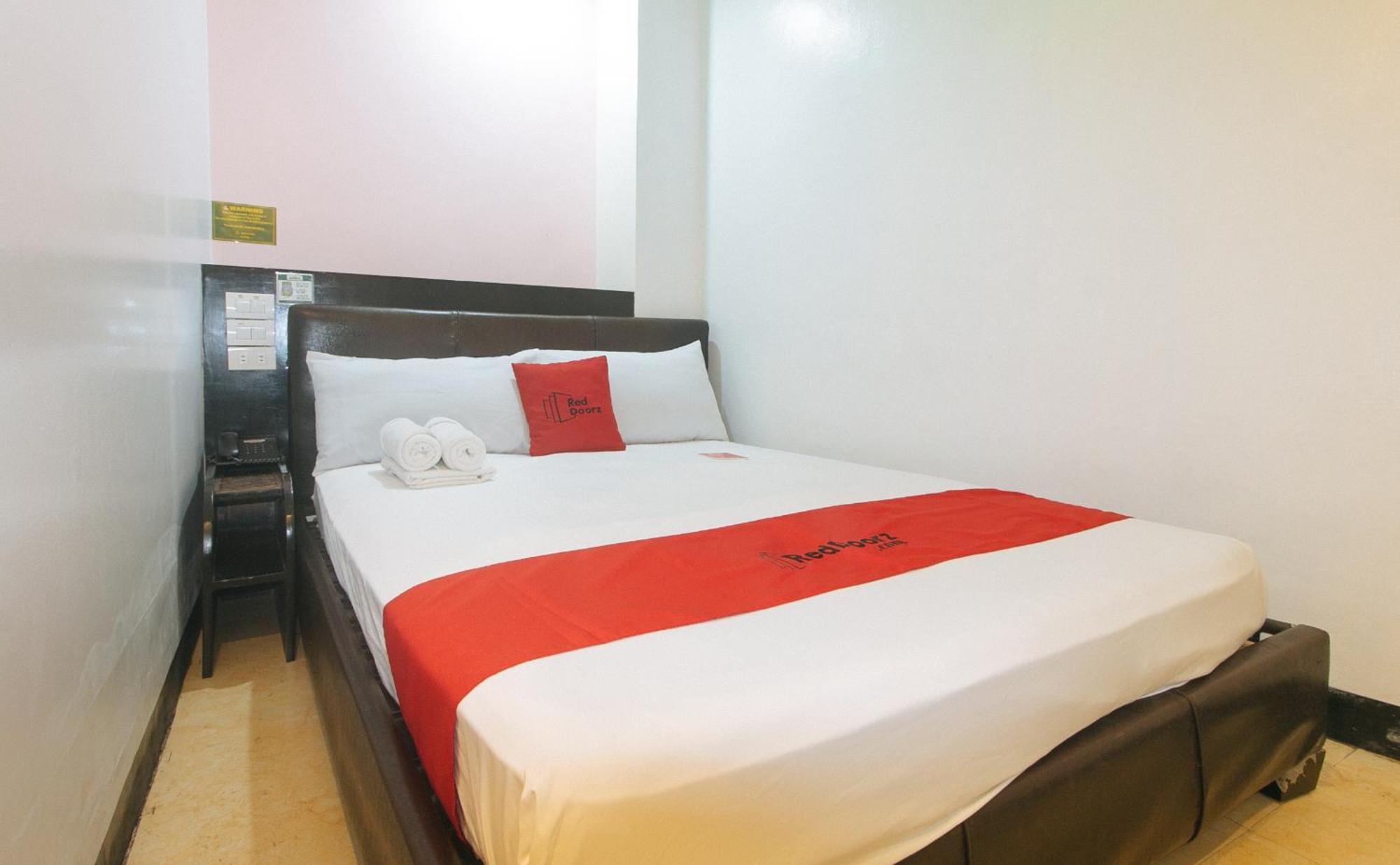 Reddoorz At Ranchotel Alabang Muntinlupa City Esterno foto